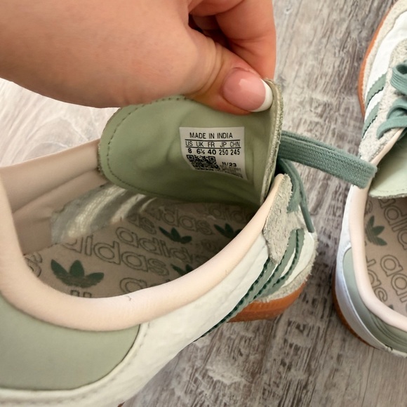 ADIDAS SAMBA OG (LIMITED EDITION)
Sage Green US Women's 8 or US Men's 7 - Picture 6 of 7